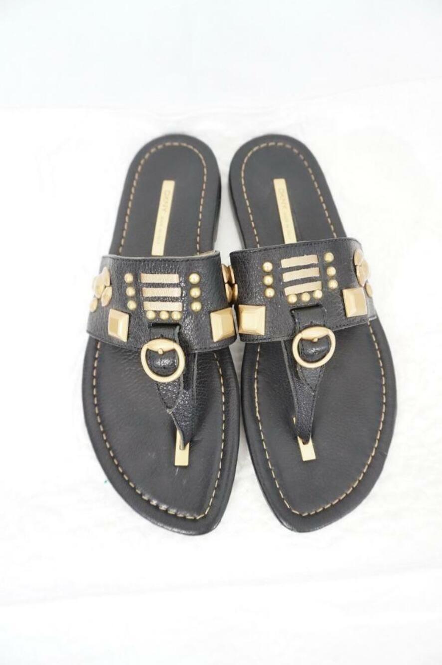 DKNY DONNA KARAN NEW YORK 6 USED BLACK STUDDED LEATHER THONGS/SANDALS/FLIP FLOPS